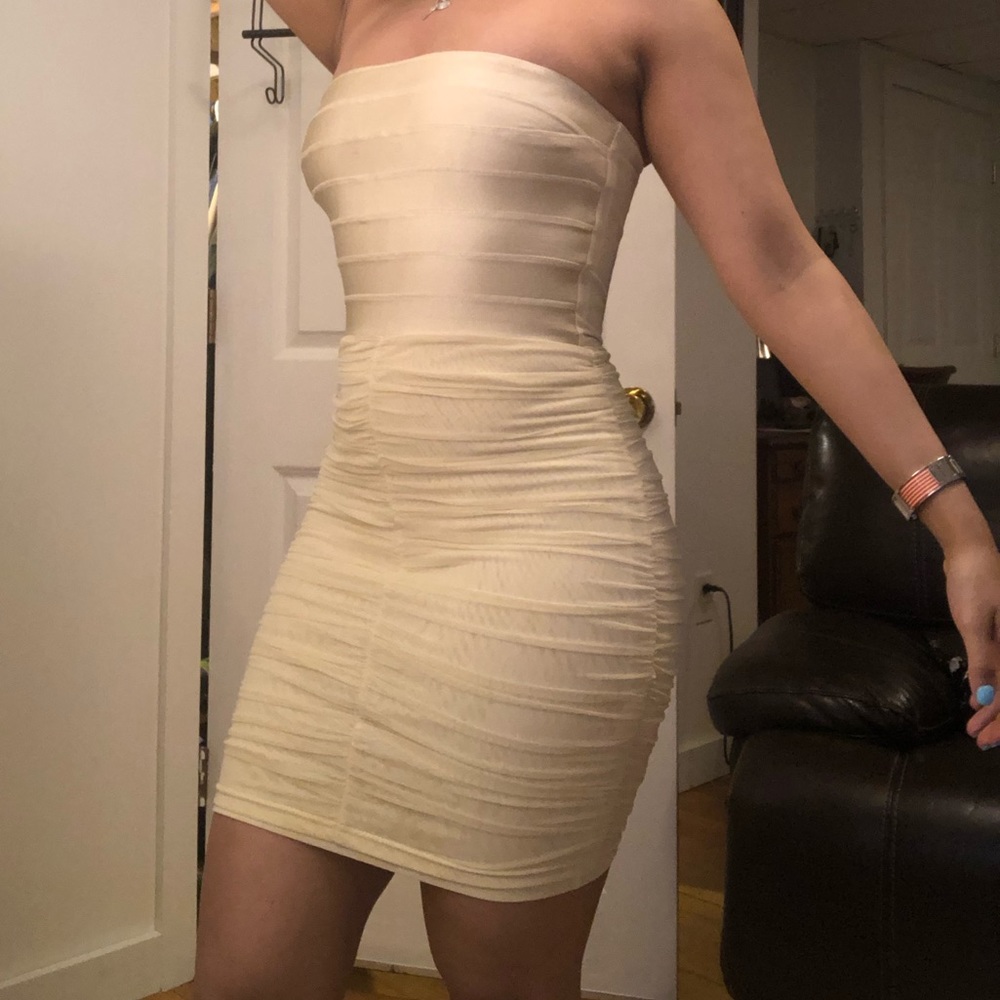 Gorgeous Bebe dress. Size XS fits like a small.
